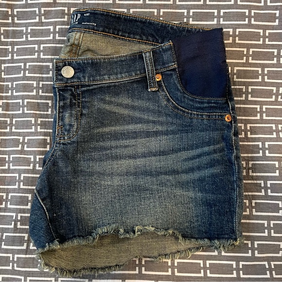 Gap Maternity Jean Shorts - Size 4 (26) - like new! - Picture 3 of 3